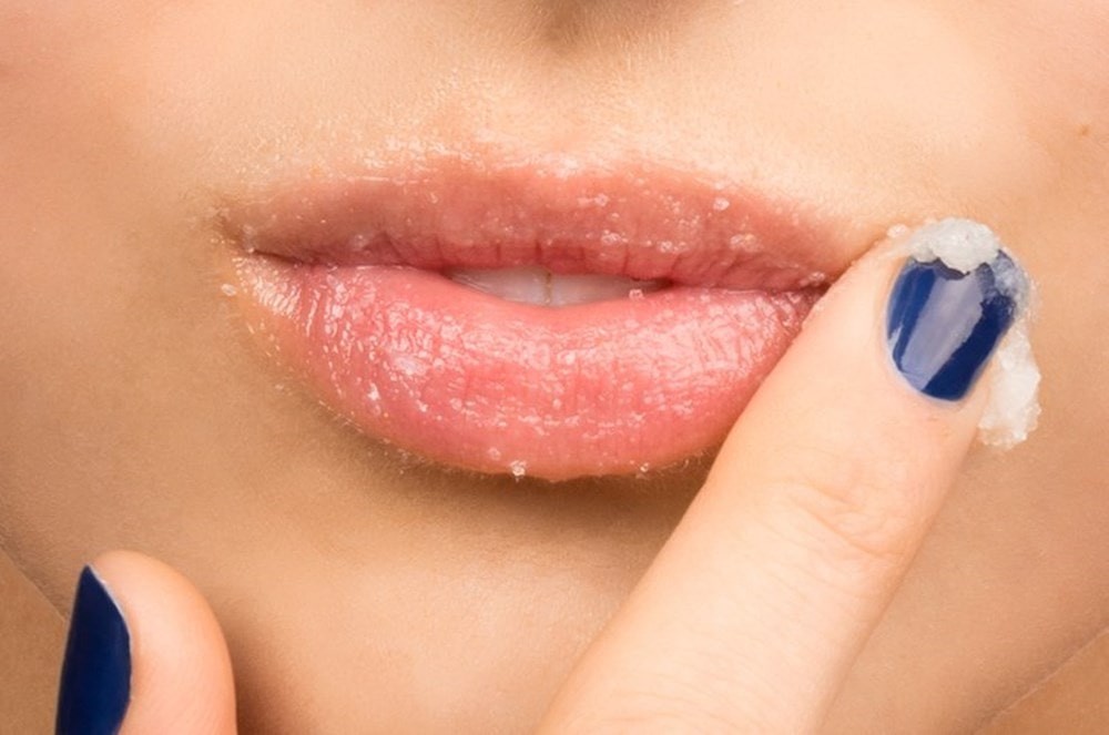 Cách massage để có đôi môi đẹp
